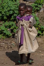 8R2A5415 Tribe Pygmies Batwa Mgahinga NP Southwest Uganda