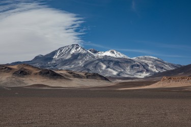 7P8A7599 Volcano Ojos Salado Parque Nacional Tres Cruces Desierto de Atacama Chile