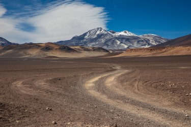 7P8A7603 Volcano Nevado Ojos del Salado Parque Nacional Tres Cruces Desierto de Atacama Chile
