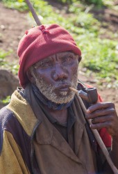 8R2A5516 Tribe Pygmies Batwa Mgahinga NP Southwest Uganda