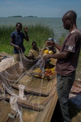 8R2A7178 Tribe Bakonjo Fishing Q.E.NP West Uganda