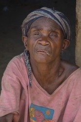 8R2A7675 Tribe Pygmies Bambuti SemilikiNP West Uganda