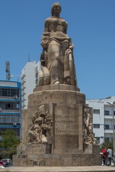 8R2A0305 Maputo Statue