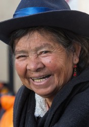 7P8A7517 Tribe Quechua Cholitas Cusco Peru