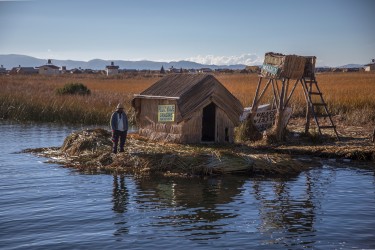 7P8A8194 Tribe Uros Aymara Isla Uros Lago Titicaca Peru