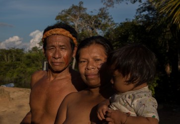 7P8A1865 Tribe Yaguas Rio Momon Amazonas Peru