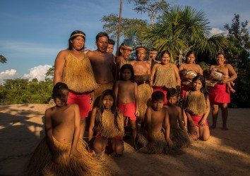 7P8A1897 Tribe Yaguas Rio Momon Amazonas Peru