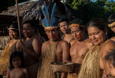 7P8A1911 Tribe Yaguas Rio Momon Amazonas Peru