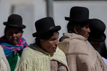 7P8A5431 Chola  Cholitas Lake Titicaca Bolivia