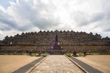 8r2a2173 buddhist temple borobodur central java indonesia