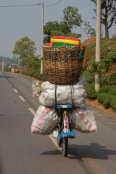 8R2A3352 people carrying goods Rwanda