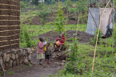 8R2A5208 people Virunga NP Rwanda